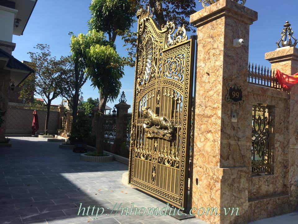 Cổng biệt thự bằng nhôm đúc tuyệt đẹp Quảng Bình