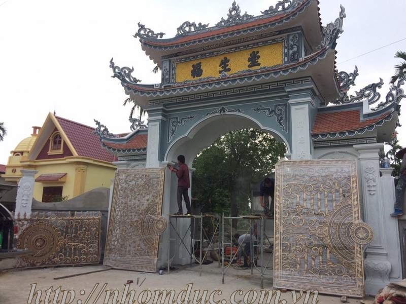 Cổng nhôm đúc nhà chùa