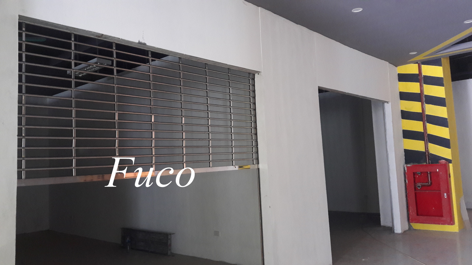 Cửa cuốn song ngang inox và cửa cuốn song ngang sơn tĩnh điện được sản xuất bởi Fuco. Cửa cuốn song ngang Fuco được khách hàng sử dụng nhiều nhất .