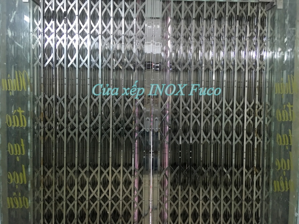 Cửa xếp INOX chống trộm biệt thự Fuco, cua xep nan duc biet thu. Dòng cửa xếp inox cao cấp Fuco được khách hàng sử dụng nhiều nhất hiện nay