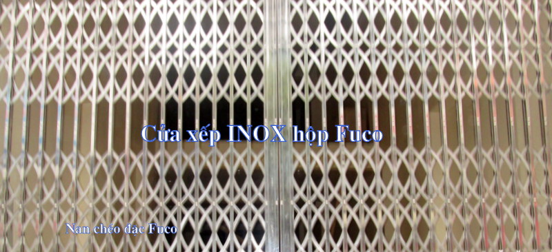 Cửa xếp INOX hộp được làm bởi đội ngũ công nhân lành nghề với chất liệu INOX 304 không han gỉ.