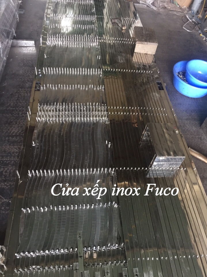 Cửa xếp INOX hộp có lá, cửa kéo inox không lá