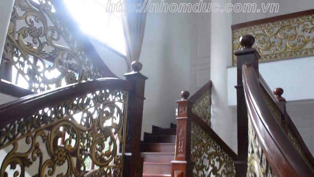 Báo giá cầu thang nhôm đúc, báo giá các loại cầu thang thẳng, cầu thang con tiện và cầu thang cong với giá thành cạnh tranh nhất hiện nay tại Việt Nam